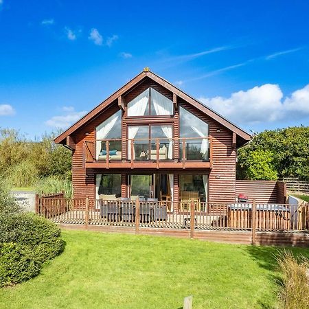 Skylark Sleeps 8 Private Hot Tub & Dogs Welcome Nr Padstow, Resort Pool Bar & Watersports St Columb Major Eksteriør bilde