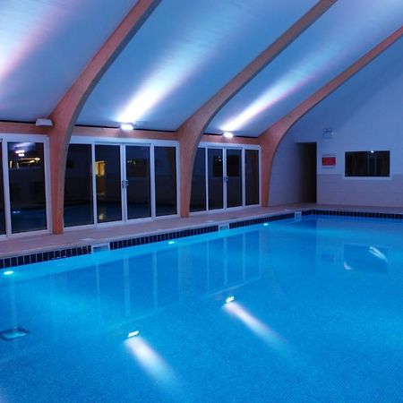 Skylark Sleeps 8 Private Hot Tub & Dogs Welcome Nr Padstow, Resort Pool Bar & Watersports St Columb Major Eksteriør bilde