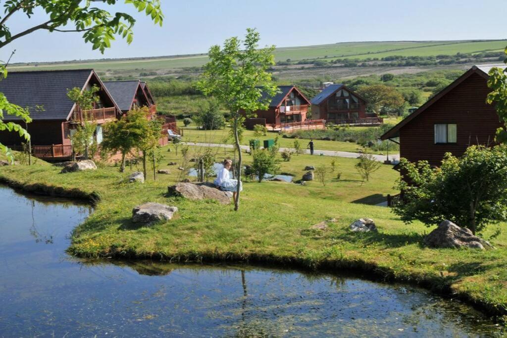 Skylark Sleeps 8 Private Hot Tub & Dogs Welcome Nr Padstow, Resort Pool Bar & Watersports St Columb Major Eksteriør bilde