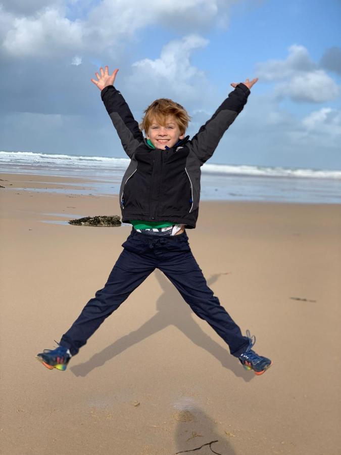 Skylark Sleeps 8 Private Hot Tub & Dogs Welcome Nr Padstow, Resort Pool Bar & Watersports St Columb Major Eksteriør bilde
