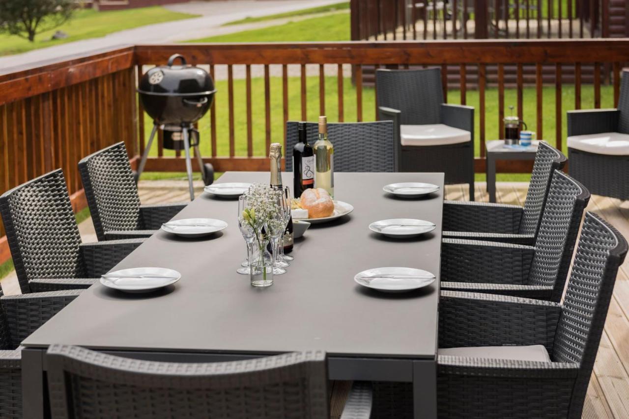 Skylark Sleeps 8 Private Hot Tub & Dogs Welcome Nr Padstow, Resort Pool Bar & Watersports St Columb Major Eksteriør bilde
