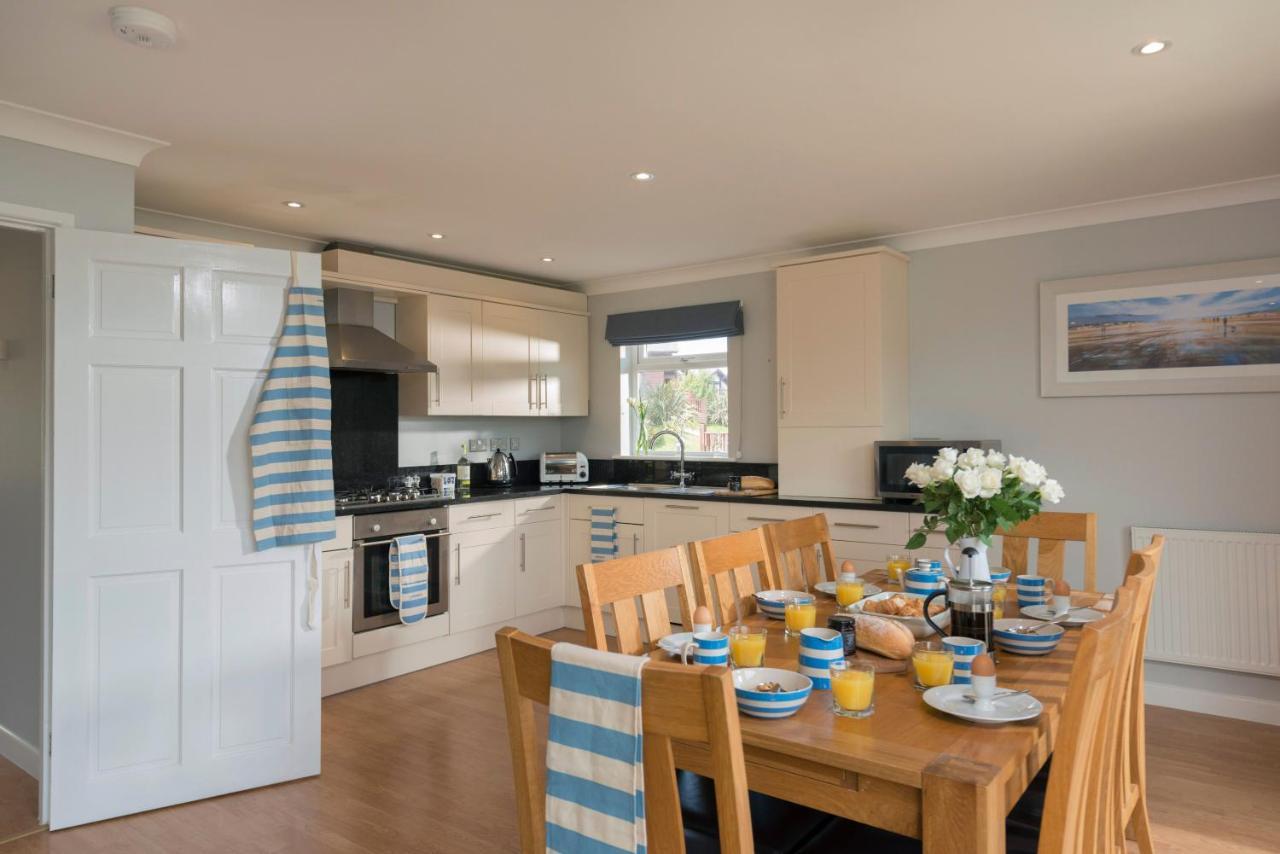 Skylark Sleeps 8 Private Hot Tub & Dogs Welcome Nr Padstow, Resort Pool Bar & Watersports St Columb Major Eksteriør bilde