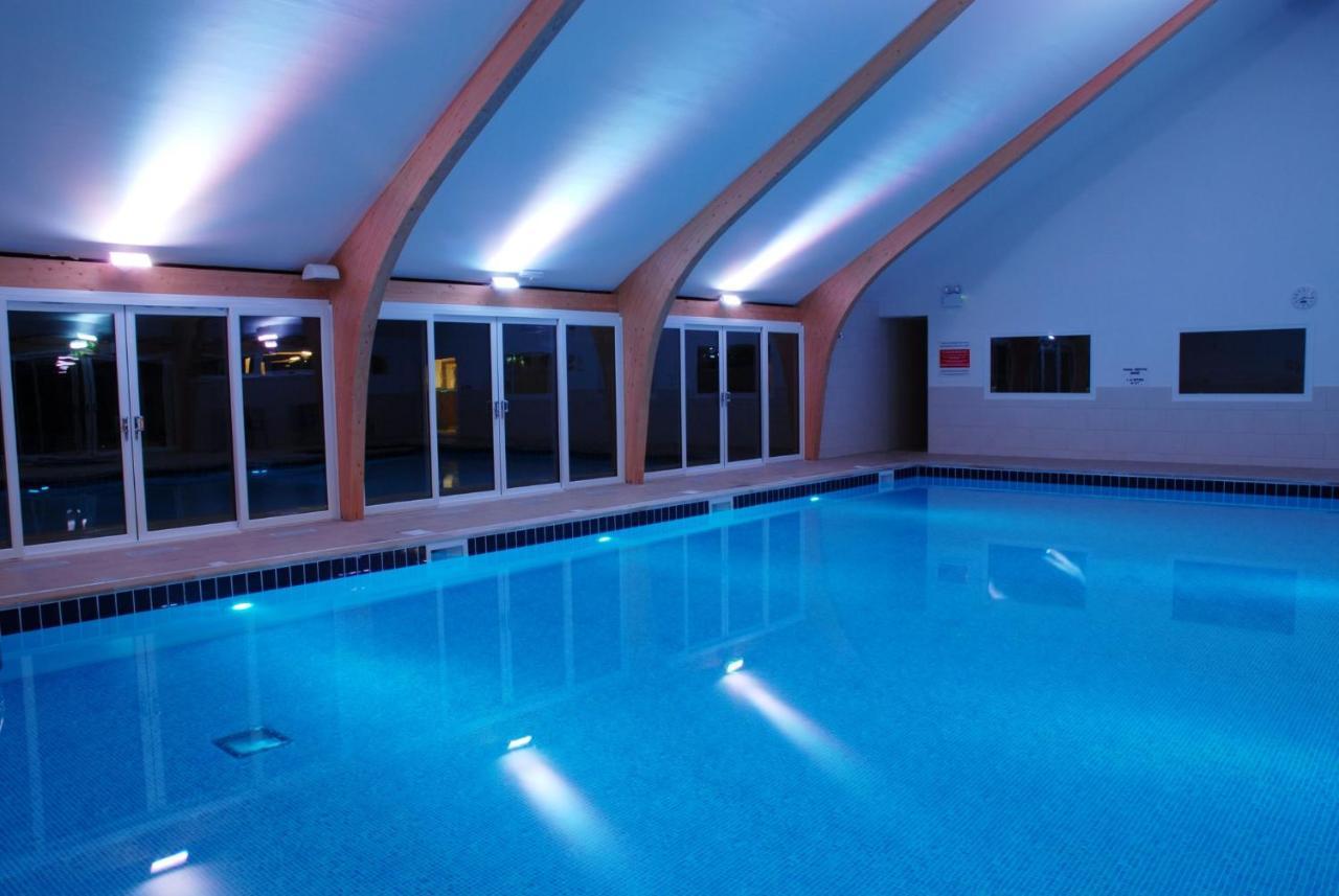 Skylark Sleeps 8 Private Hot Tub & Dogs Welcome Nr Padstow, Resort Pool Bar & Watersports St Columb Major Eksteriør bilde