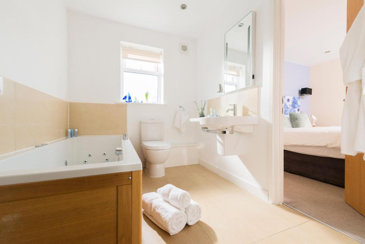 Skylark Sleeps 8 Private Hot Tub & Dogs Welcome Nr Padstow, Resort Pool Bar & Watersports St Columb Major Eksteriør bilde