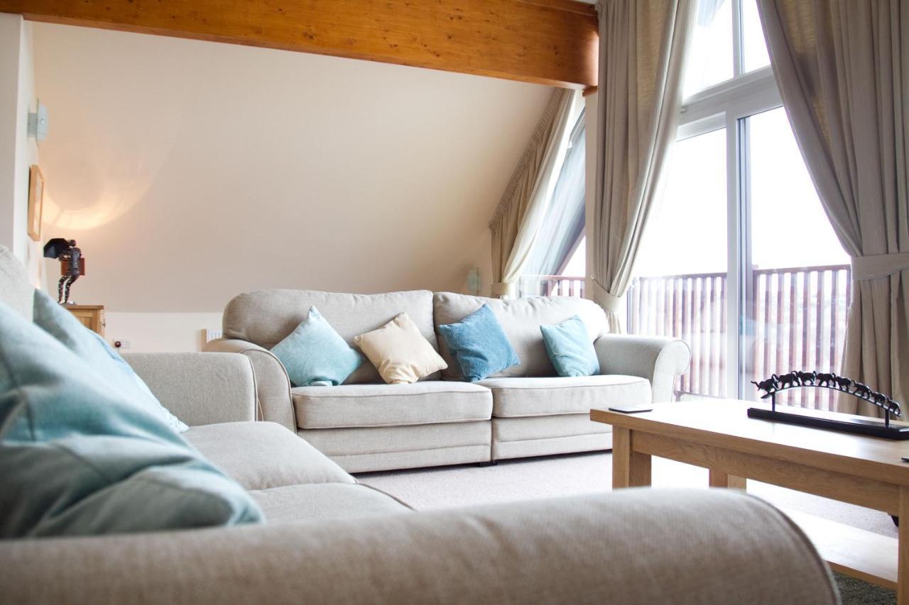 Skylark Sleeps 8 Private Hot Tub & Dogs Welcome Nr Padstow, Resort Pool Bar & Watersports St Columb Major Eksteriør bilde